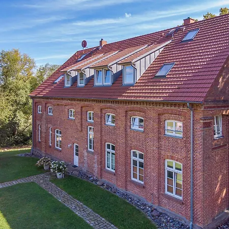 Gutshof Dubnitz - 1 